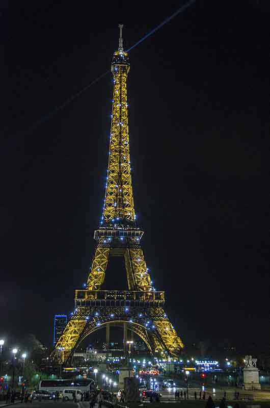 14 - Francia - Paris - torre Eiffel - imagen nocturna.jpg